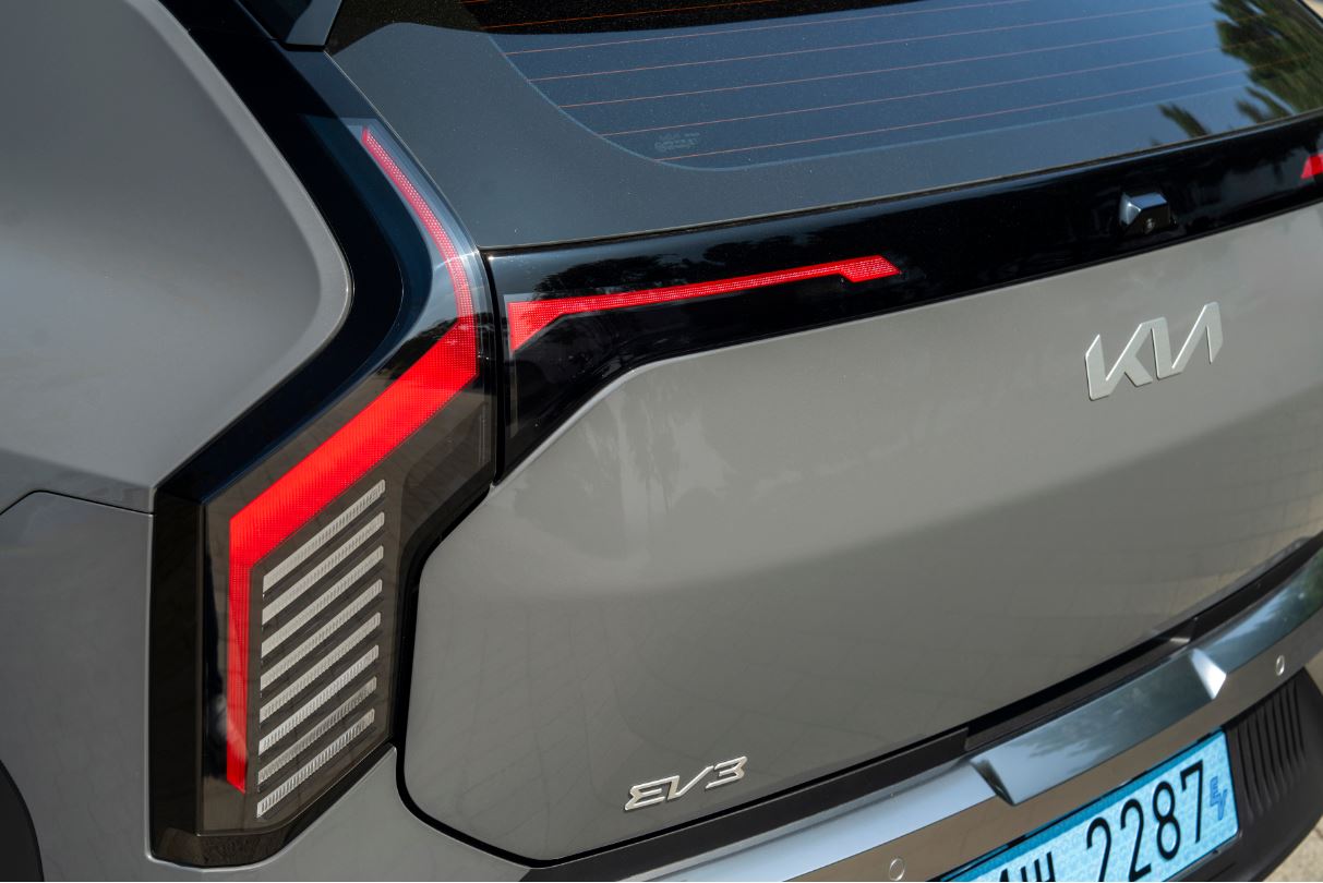 Hyundai Kona and Kia EV3 | Car Review | PLANET LEASING