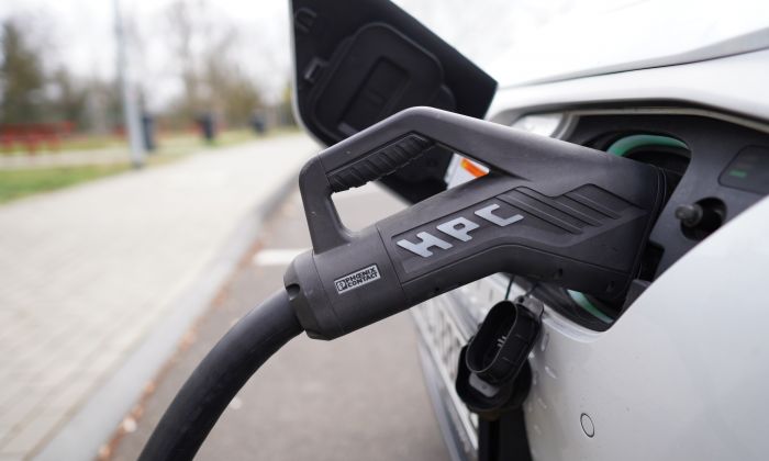 How much does it cost to charge an electric car?